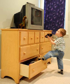 http://www.carrcarr.com/wp-content/uploads/2012/01/furniture-tip-over-from-CPSC-flyer.jpgfurniture tip over from CPSC flyer
