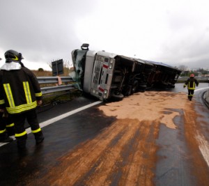 Carr & Carr Attorneys helps people who have been in semi-truck accidents.
