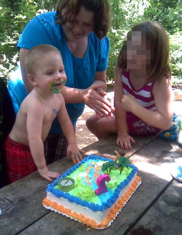 kids enjoying cake